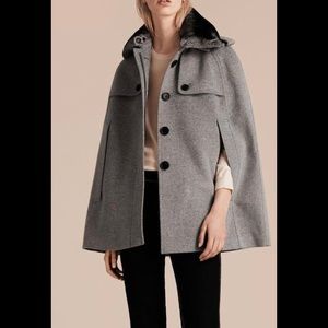Burberry wool cashmere cape with fur collar